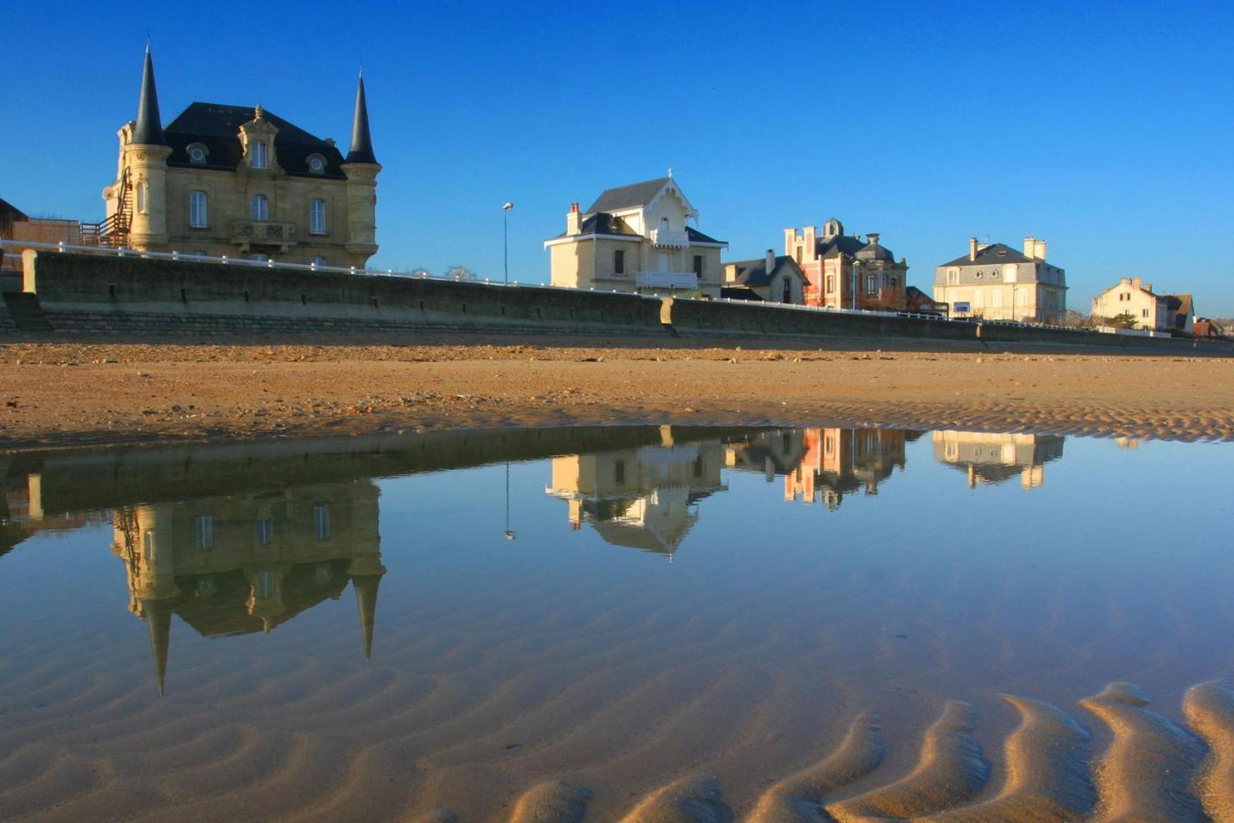 Les Douves Duplex 5 Personnes Lumineux Avec Jardin Et Terrasse Amenagee , Vue Sur Chateau A 5Mn De La Mer, Proche Omaha Beach Et Bayeux Commes Buitenkant foto