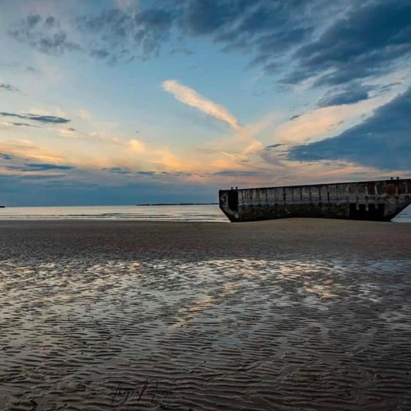 Les Douves Duplex 5 Personnes Lumineux Avec Jardin Et Terrasse Amenagee , Vue Sur Chateau A 5Mn De La Mer, Proche Omaha Beach Et Bayeux Commes Buitenkant foto